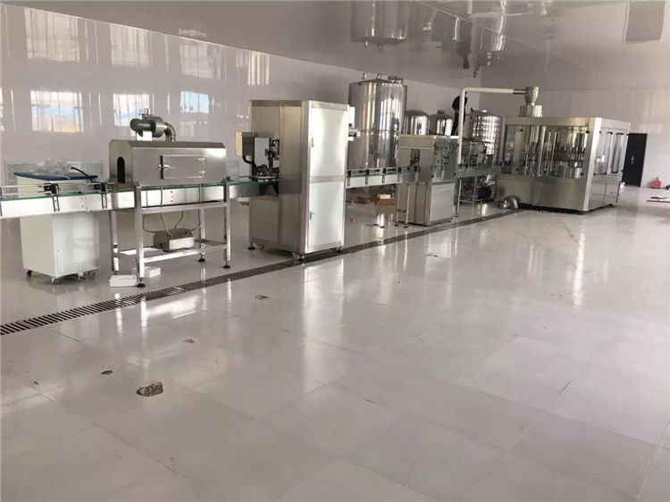 易拉罐灌裝機(jī)在灌裝生產(chǎn)線的應(yīng)用上起著重要作用