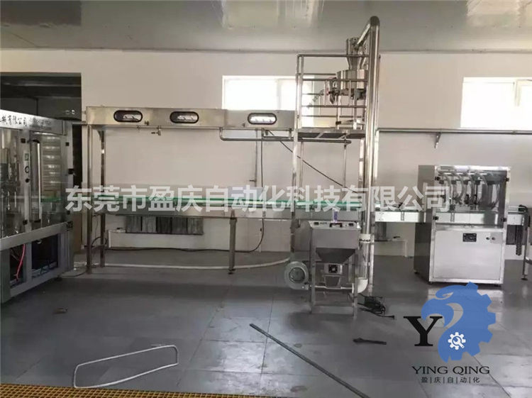 盈慶自動化為國內某飲品廠家生產并提供12000瓶產能的瓶裝水生產線的安裝現場圖。